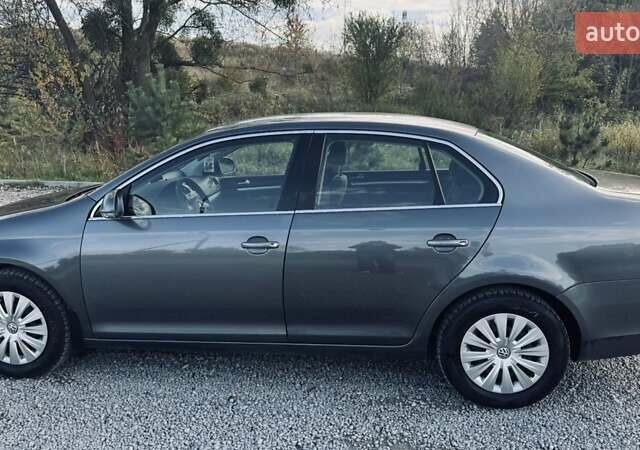 Сірий Фольксваген Джетта, об'ємом двигуна 1.6 л та пробігом 290 тис. км за 5000 $, фото 9 на Automoto.ua