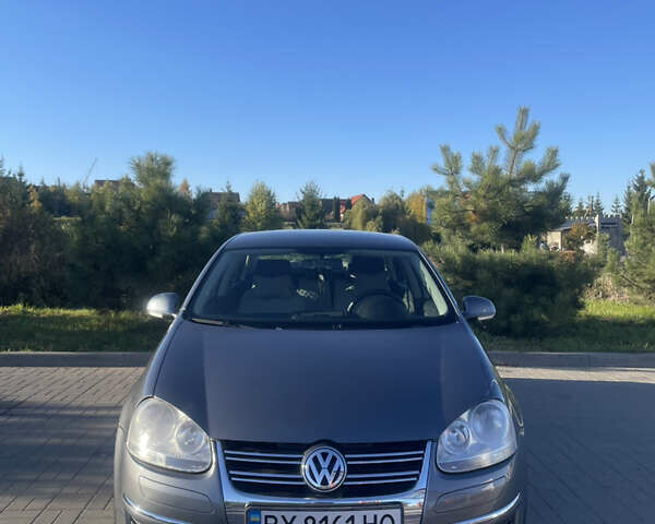 Серый Фольксваген Джетта, объемом двигателя 1.6 л и пробегом 203 тыс. км за 6250 $, фото 1 на Automoto.ua