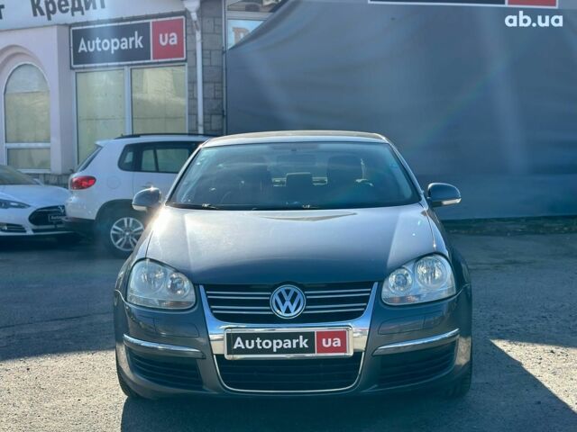 Сірий Фольксваген Джетта, об'ємом двигуна 1.6 л та пробігом 310 тис. км за 5590 $, фото 1 на Automoto.ua