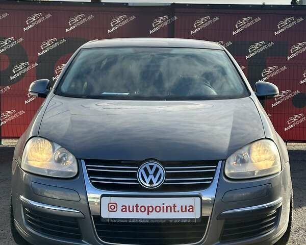 Сірий Фольксваген Джетта, об'ємом двигуна 1.6 л та пробігом 255 тис. км за 5900 $, фото 1 на Automoto.ua