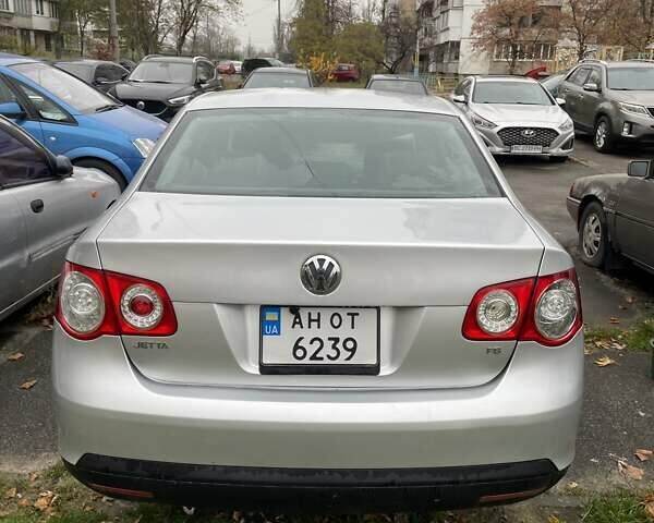 Серый Фольксваген Джетта, объемом двигателя 1.6 л и пробегом 230 тыс. км за 4200 $, фото 2 на Automoto.ua