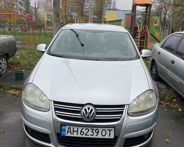 Серый Фольксваген Джетта, объемом двигателя 1.6 л и пробегом 230 тыс. км за 4200 $, фото 3 на Automoto.ua