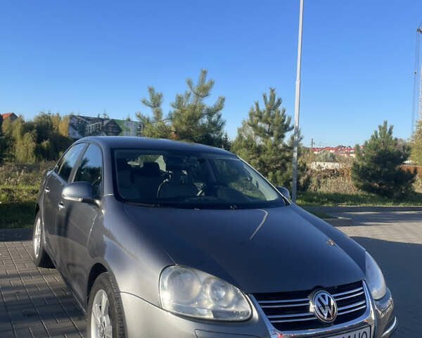 Серый Фольксваген Джетта, объемом двигателя 1.6 л и пробегом 203 тыс. км за 6250 $, фото 2 на Automoto.ua