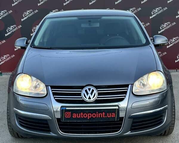 Сірий Фольксваген Джетта, об'ємом двигуна 1.6 л та пробігом 255 тис. км за 6500 $, фото 1 на Automoto.ua