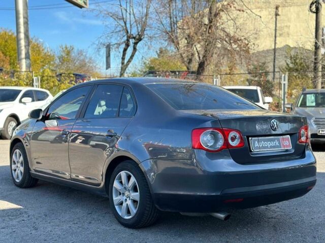 Серый Фольксваген Джетта, объемом двигателя 1.6 л и пробегом 310 тыс. км за 5590 $, фото 6 на Automoto.ua