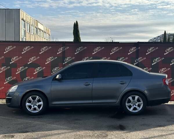 Сірий Фольксваген Джетта, об'ємом двигуна 1.6 л та пробігом 255 тис. км за 6200 $, фото 4 на Automoto.ua