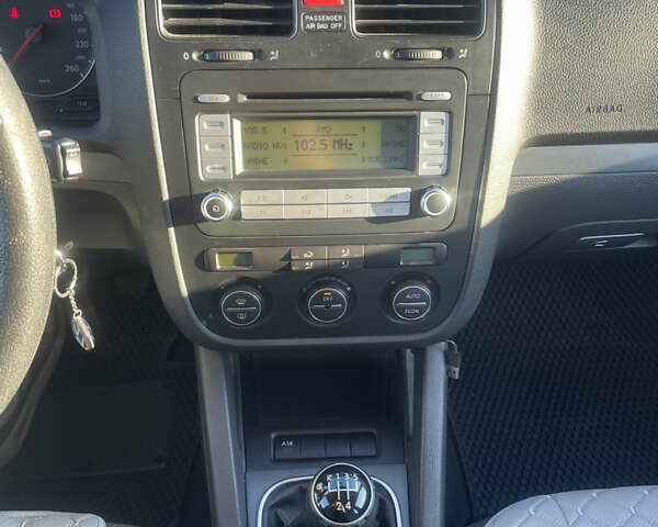 Серый Фольксваген Джетта, объемом двигателя 1.6 л и пробегом 203 тыс. км за 6250 $, фото 14 на Automoto.ua