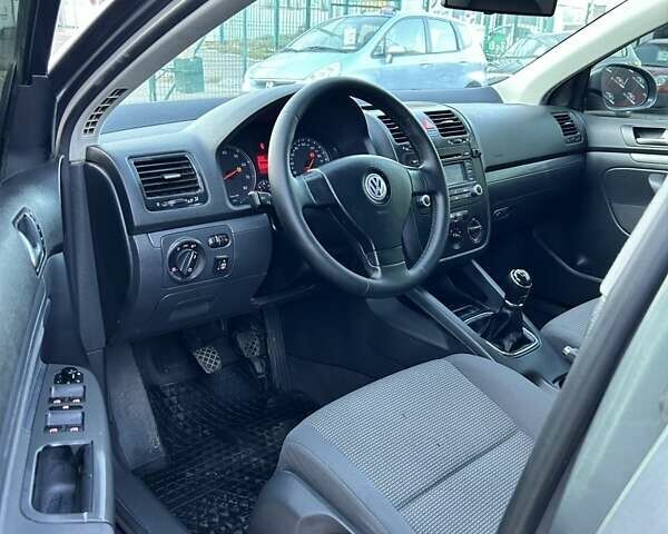 Сірий Фольксваген Джетта, об'ємом двигуна 1.6 л та пробігом 255 тис. км за 6500 $, фото 10 на Automoto.ua