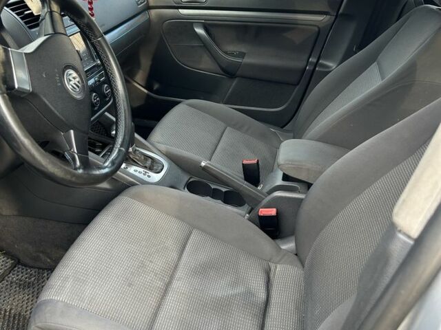 Серый Фольксваген Джетта, объемом двигателя 1.6 л и пробегом 280 тыс. км за 5200 $, фото 4 на Automoto.ua