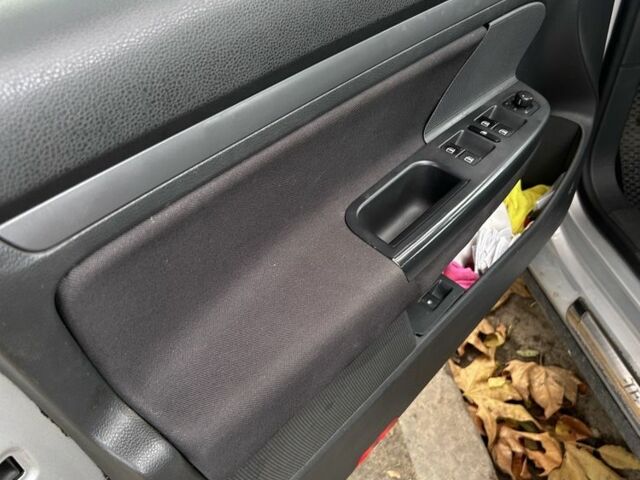 Серый Фольксваген Джетта, объемом двигателя 1.6 л и пробегом 280 тыс. км за 5200 $, фото 7 на Automoto.ua