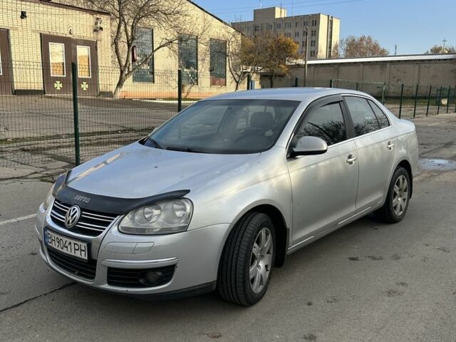 Серый Фольксваген Джетта, объемом двигателя 1.6 л и пробегом 280 тыс. км за 5200 $, фото 1 на Automoto.ua