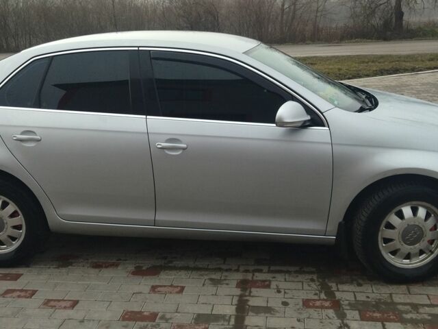 Сірий Фольксваген Джетта, об'ємом двигуна 2 л та пробігом 290 тис. км за 4900 $, фото 2 на Automoto.ua