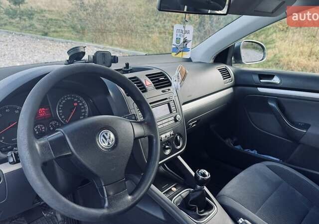 Сірий Фольксваген Джетта, об'ємом двигуна 1.6 л та пробігом 290 тис. км за 5000 $, фото 3 на Automoto.ua