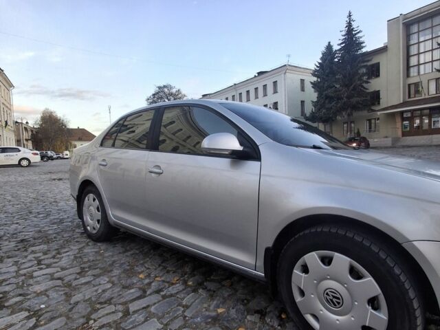 Фольксваген Джетта 2006 в Каменце-Подольском на Automoto.ua Серый Фольксваген Джетта, объемом двигателя 1.6 л и пробегом 290 тыс. км за 4799 $, фото 3 на Automoto.ua