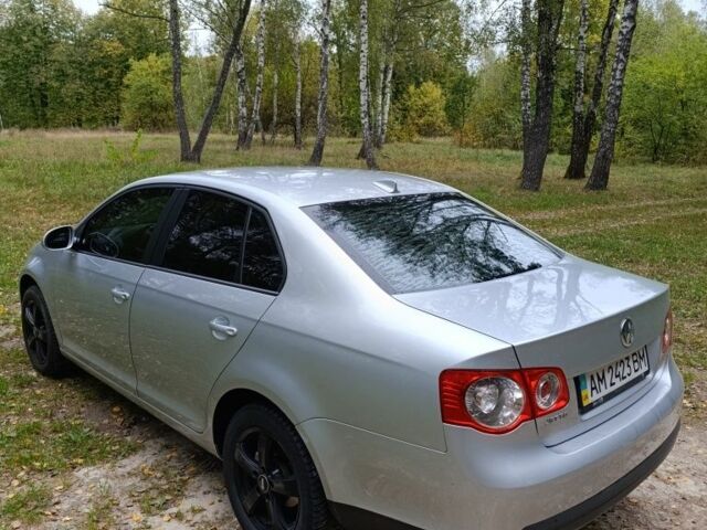 Серый Фольксваген Джетта, объемом двигателя 1.6 л и пробегом 288 тыс. км за 4700 $, фото 5 на Automoto.ua