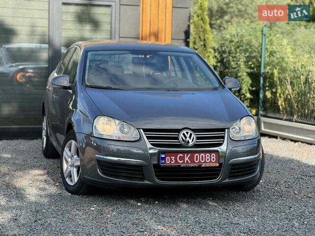 Серый Фольксваген Джетта, объемом двигателя 1.6 л и пробегом 219 тыс. км за 5999 $, фото 33 на Automoto.ua