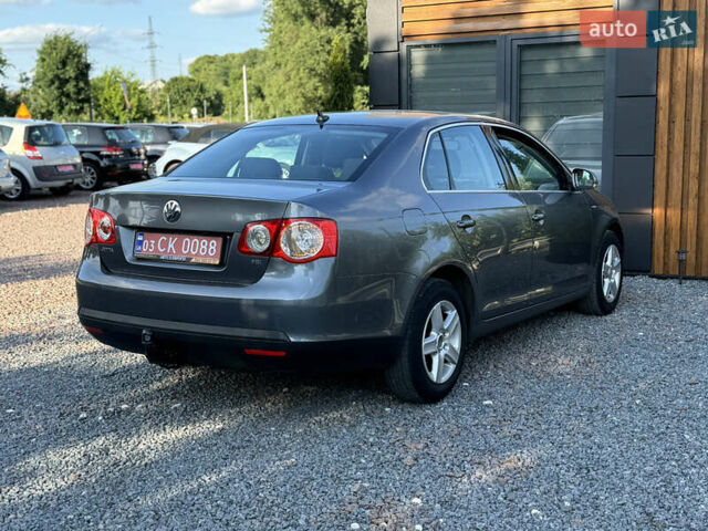 Серый Фольксваген Джетта, объемом двигателя 1.6 л и пробегом 219 тыс. км за 5999 $, фото 35 на Automoto.ua