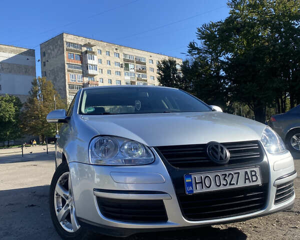 Сірий Фольксваген Джетта, об'ємом двигуна 1.6 л та пробігом 245 тис. км за 4200 $, фото 1 на Automoto.ua