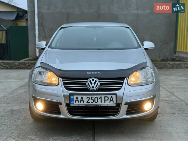Серый Фольксваген Джетта, объемом двигателя 1.6 л и пробегом 250 тыс. км за 5750 $, фото 1 на Automoto.ua