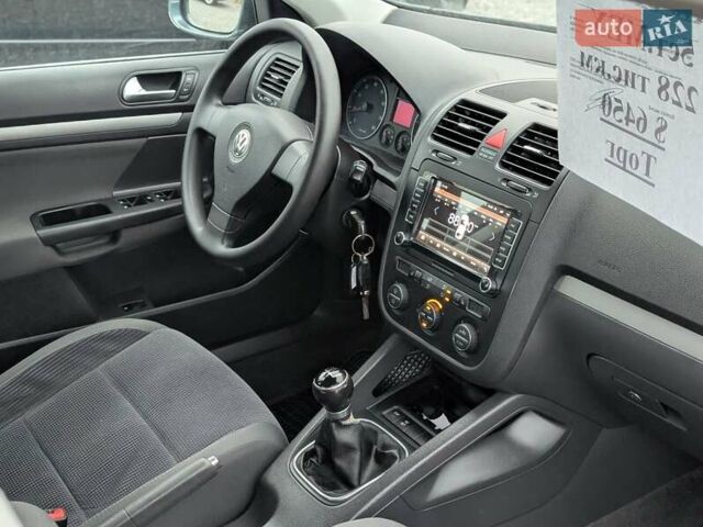 Серый Фольксваген Джетта, объемом двигателя 1.6 л и пробегом 228 тыс. км за 6450 $, фото 41 на Automoto.ua