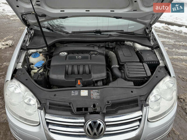 Сірий Фольксваген Джетта, об'ємом двигуна 1.6 л та пробігом 256 тис. км за 7000 $, фото 15 на Automoto.ua