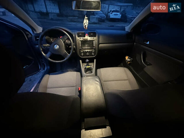 Сірий Фольксваген Джетта, об'ємом двигуна 1.6 л та пробігом 83 тис. км за 7800 $, фото 5 на Automoto.ua