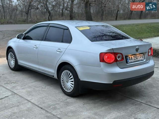 Серый Фольксваген Джетта, объемом двигателя 1.6 л и пробегом 250 тыс. км за 5750 $, фото 5 на Automoto.ua