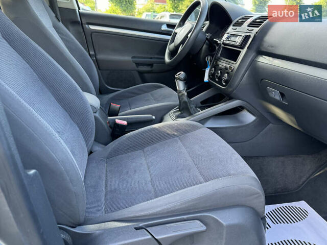 Серый Фольксваген Джетта, объемом двигателя 1.6 л и пробегом 219 тыс. км за 5999 $, фото 21 на Automoto.ua