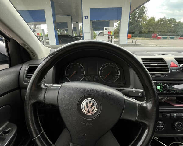 Серый Фольксваген Джетта, объемом двигателя 1.6 л и пробегом 327 тыс. км за 5300 $, фото 4 на Automoto.ua