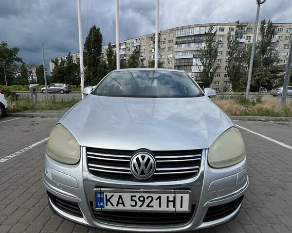 Серый Фольксваген Джетта, объемом двигателя 1.6 л и пробегом 327 тыс. км за 5300 $, фото 8 на Automoto.ua