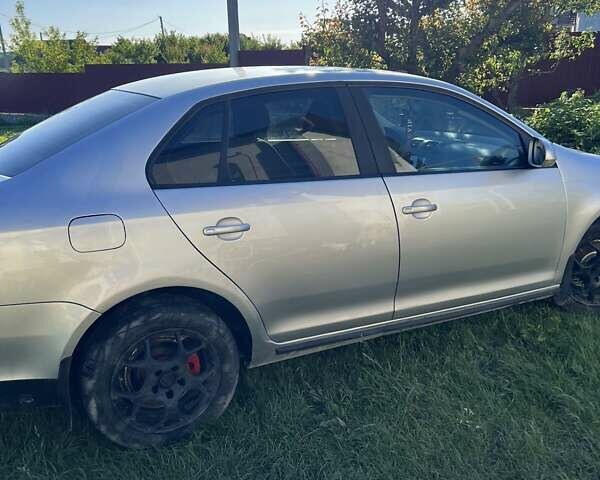 Серый Фольксваген Джетта, объемом двигателя 1.6 л и пробегом 250 тыс. км за 5100 $, фото 7 на Automoto.ua