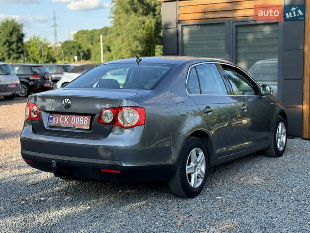 Серый Фольксваген Джетта, объемом двигателя 1.6 л и пробегом 219 тыс. км за 5999 $, фото 9 на Automoto.ua