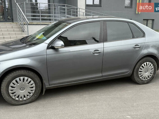 Сірий Фольксваген Джетта, об'ємом двигуна 1.6 л та пробігом 292 тис. км за 4700 $, фото 9 на Automoto.ua