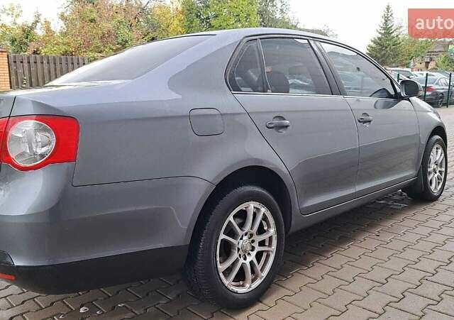 Серый Фольксваген Джетта, объемом двигателя 1.6 л и пробегом 199 тыс. км за 6700 $, фото 2 на Automoto.ua