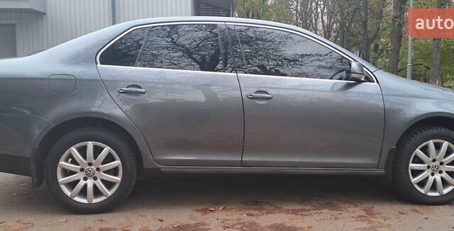 Сірий Фольксваген Джетта, об'ємом двигуна 1.98 л та пробігом 170 тис. км за 7500 $, фото 4 на Automoto.ua