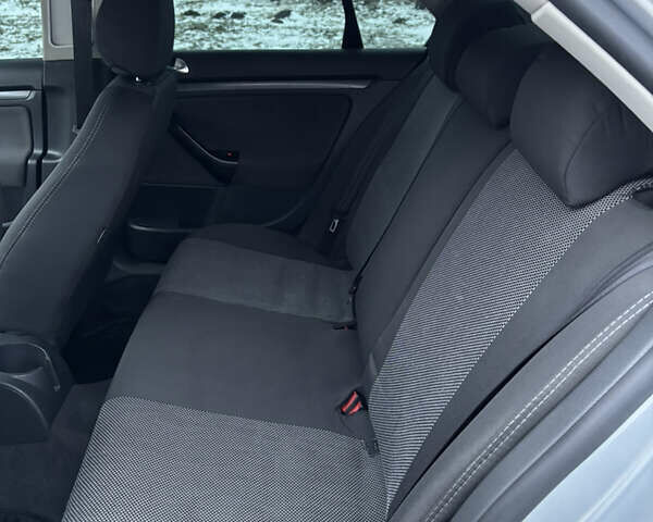 Сірий Фольксваген Джетта, об'ємом двигуна 1.6 л та пробігом 158 тис. км за 5400 $, фото 13 на Automoto.ua