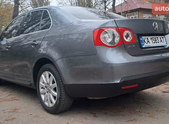Сірий Фольксваген Джетта, об'ємом двигуна 1.98 л та пробігом 170 тис. км за 7500 $, фото 2 на Automoto.ua