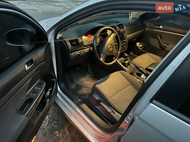 Сірий Фольксваген Джетта, об'ємом двигуна 1.6 л та пробігом 83 тис. км за 7800 $, фото 4 на Automoto.ua