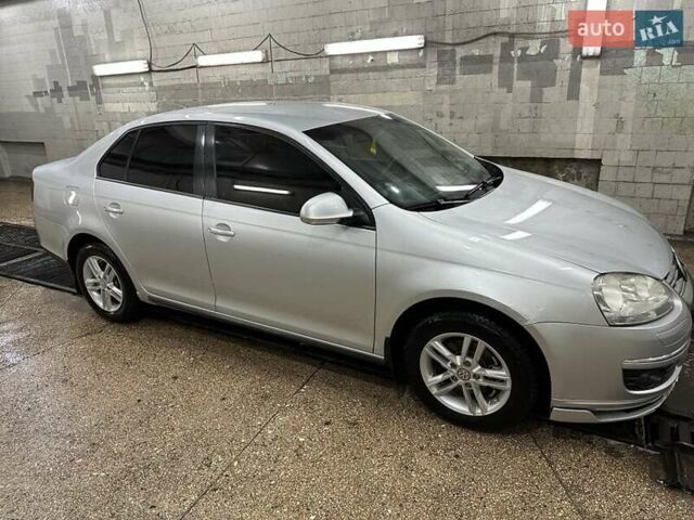 Сірий Фольксваген Джетта, об'ємом двигуна 1.6 л та пробігом 215 тис. км за 6200 $, фото 3 на Automoto.ua