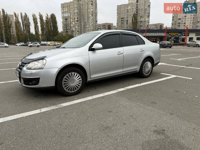 Фольксваген Джетта 2006 в Киеве на Automoto.ua Серый Фольксваген Джетта, объемом двигателя 1.6 л и пробегом 266 тыс. км за 4199 $, фото 1 на Automoto.ua