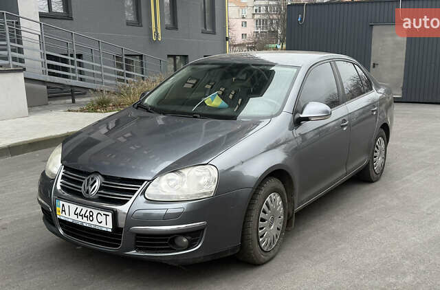 Сірий Фольксваген Джетта, об'ємом двигуна 1.6 л та пробігом 292 тис. км за 4700 $, фото 6 на Automoto.ua