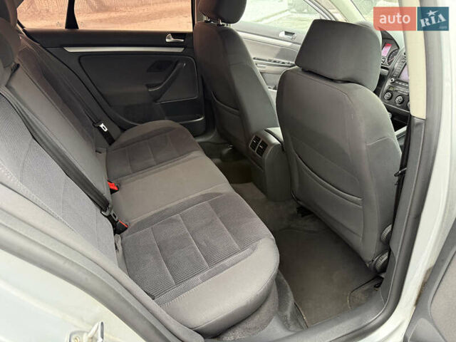 Сірий Фольксваген Джетта, об'ємом двигуна 1.6 л та пробігом 256 тис. км за 7000 $, фото 17 на Automoto.ua