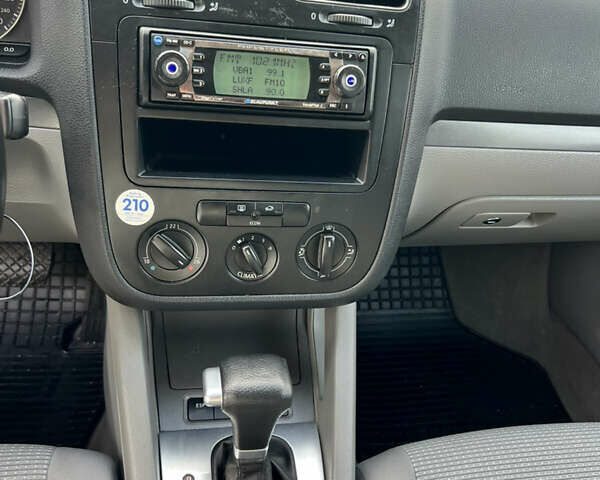 Серый Фольксваген Джетта, объемом двигателя 1.6 л и пробегом 190 тыс. км за 5450 $, фото 3 на Automoto.ua