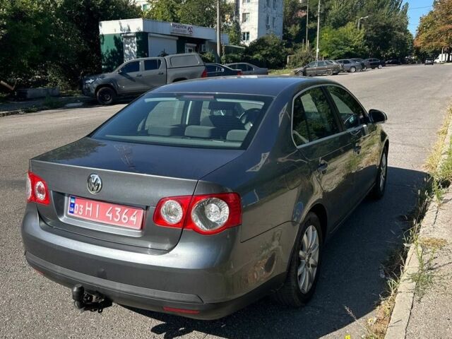 Сірий Фольксваген Джетта, об'ємом двигуна 1.6 л та пробігом 195 тис. км за 6999 $, фото 2 на Automoto.ua