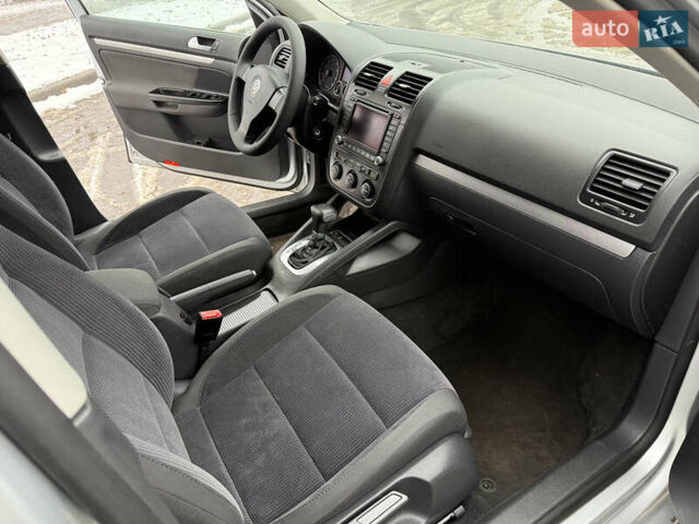 Сірий Фольксваген Джетта, об'ємом двигуна 1.6 л та пробігом 256 тис. км за 7000 $, фото 16 на Automoto.ua