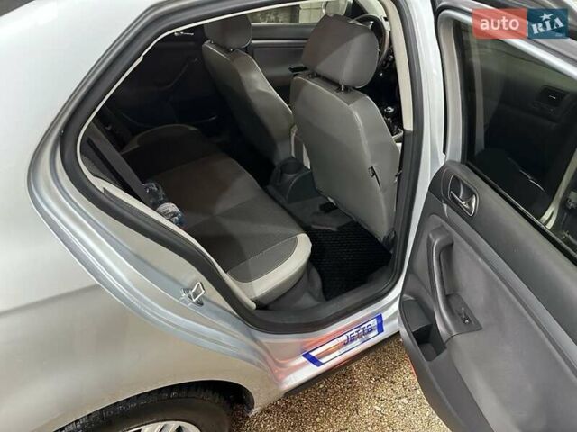 Сірий Фольксваген Джетта, об'ємом двигуна 1.6 л та пробігом 215 тис. км за 6200 $, фото 2 на Automoto.ua