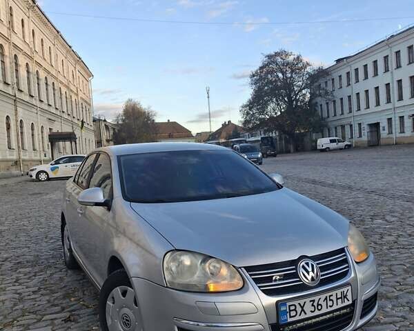 Серый Фольксваген Джетта, объемом двигателя 1.6 л и пробегом 289 тыс. км за 4799 $, фото 1 на Automoto.ua