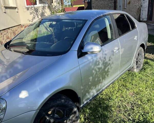 Серый Фольксваген Джетта, объемом двигателя 1.6 л и пробегом 250 тыс. км за 5100 $, фото 5 на Automoto.ua