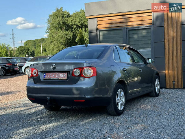 Серый Фольксваген Джетта, объемом двигателя 1.6 л и пробегом 219 тыс. км за 5999 $, фото 7 на Automoto.ua