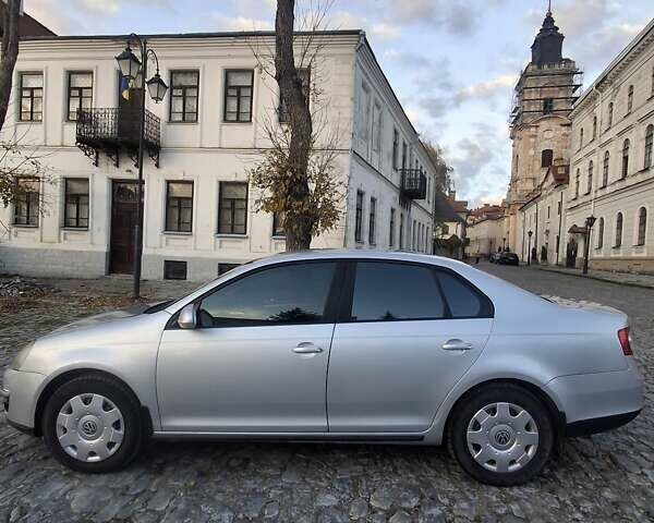 Серый Фольксваген Джетта, объемом двигателя 1.6 л и пробегом 289 тыс. км за 4799 $, фото 4 на Automoto.ua